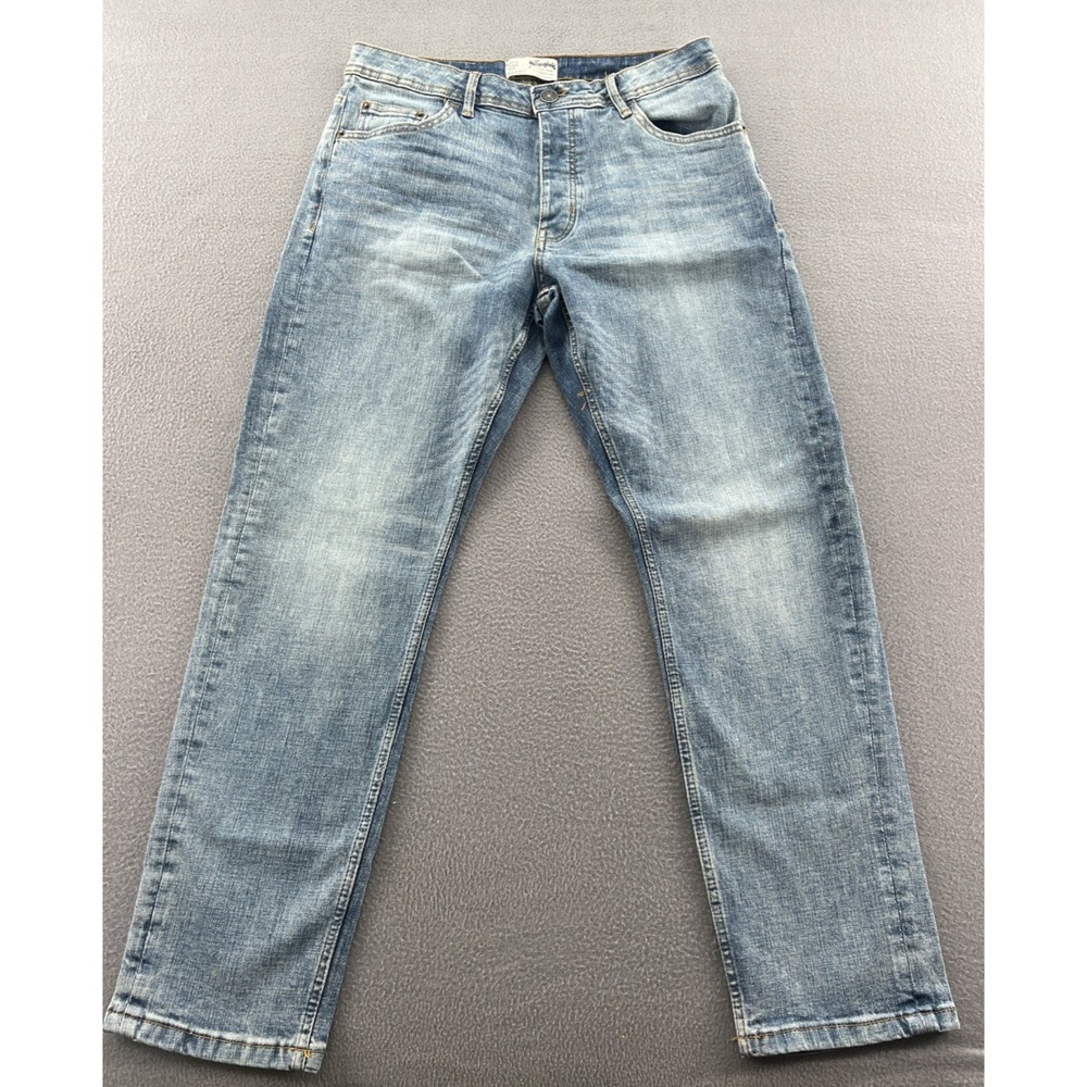 The StrongHold Jeans Mens Size 32x30 Medium Wash Relaxed Tapered Fit